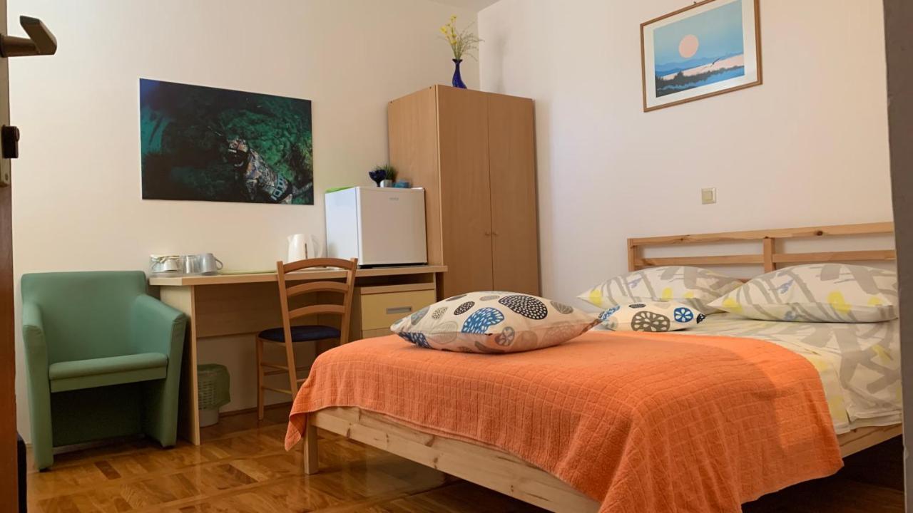 Studio Apartment And Rooms Adria ヴォディツェ エクステリア 写真