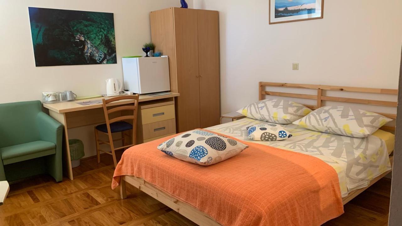 Studio Apartment And Rooms Adria ヴォディツェ エクステリア 写真