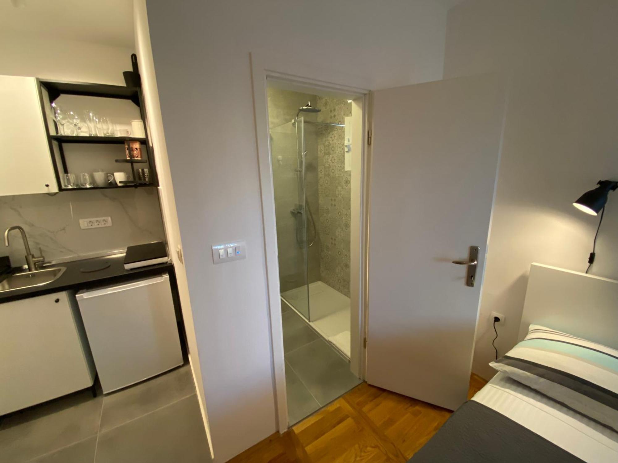 Studio Apartment And Rooms Adria ヴォディツェ エクステリア 写真