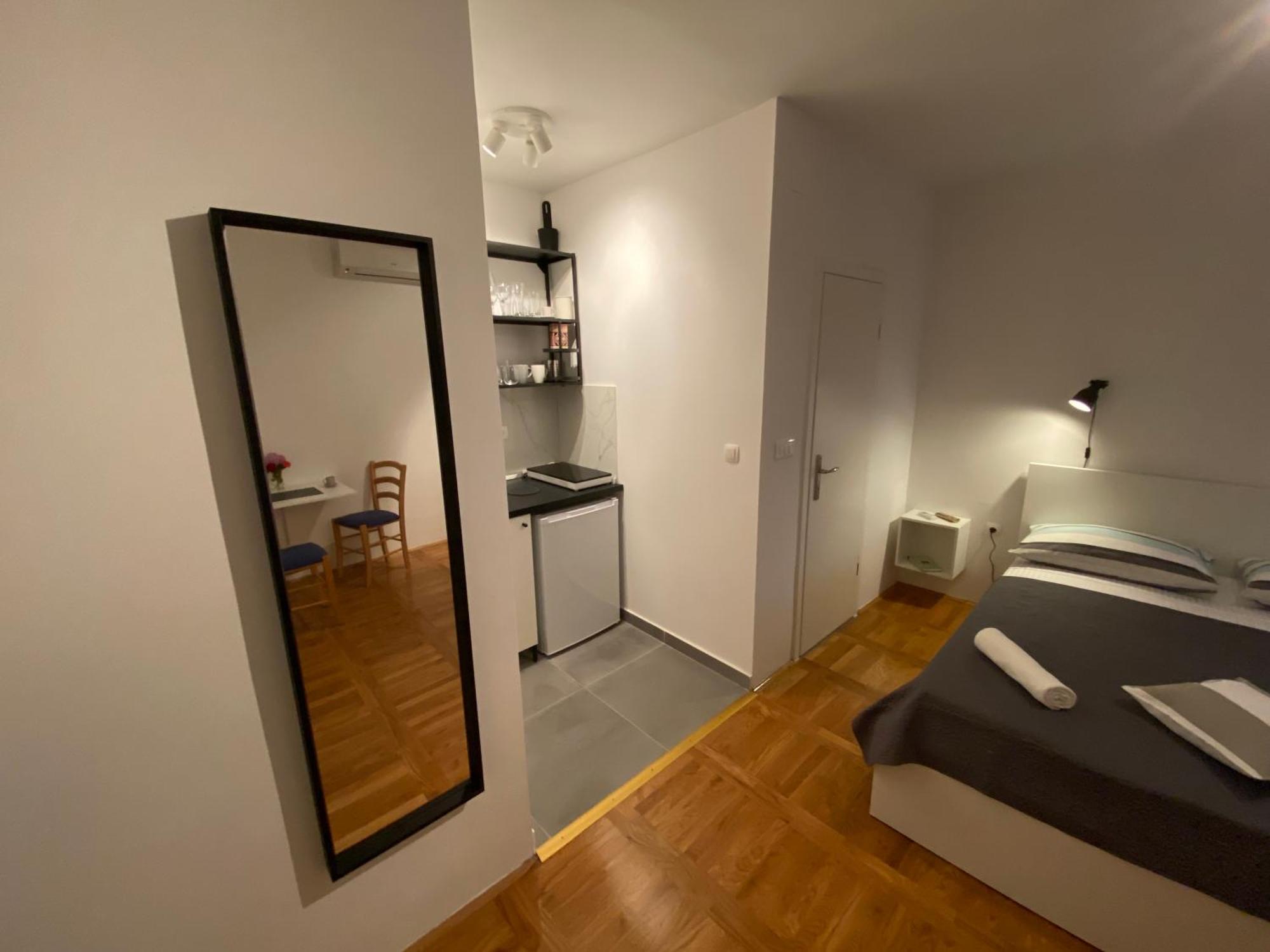 Studio Apartment And Rooms Adria ヴォディツェ エクステリア 写真