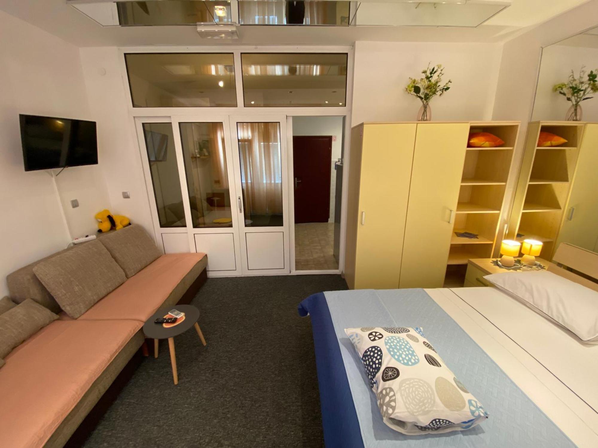 Studio Apartment And Rooms Adria ヴォディツェ エクステリア 写真