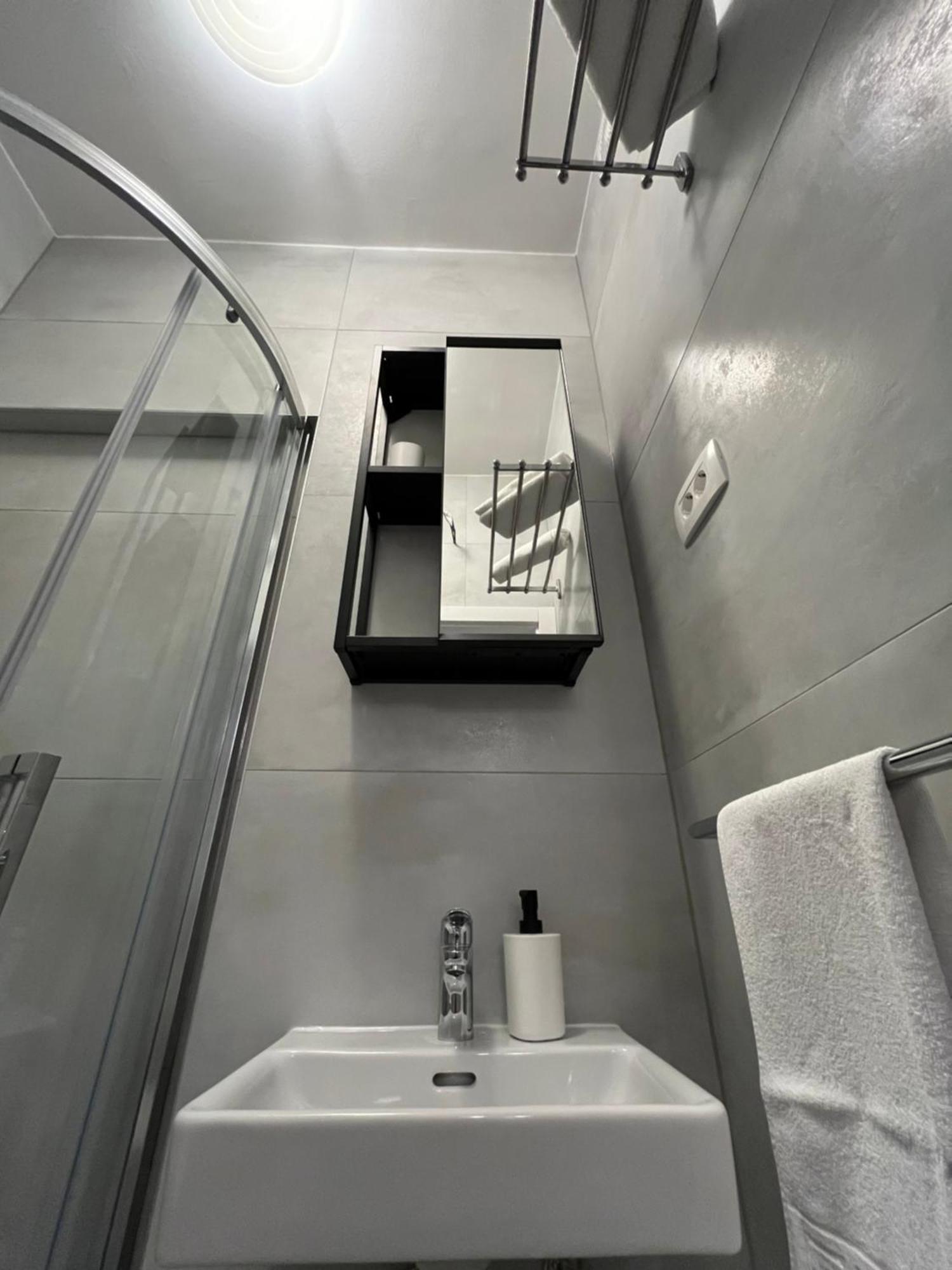 Studio Apartment And Rooms Adria ヴォディツェ エクステリア 写真