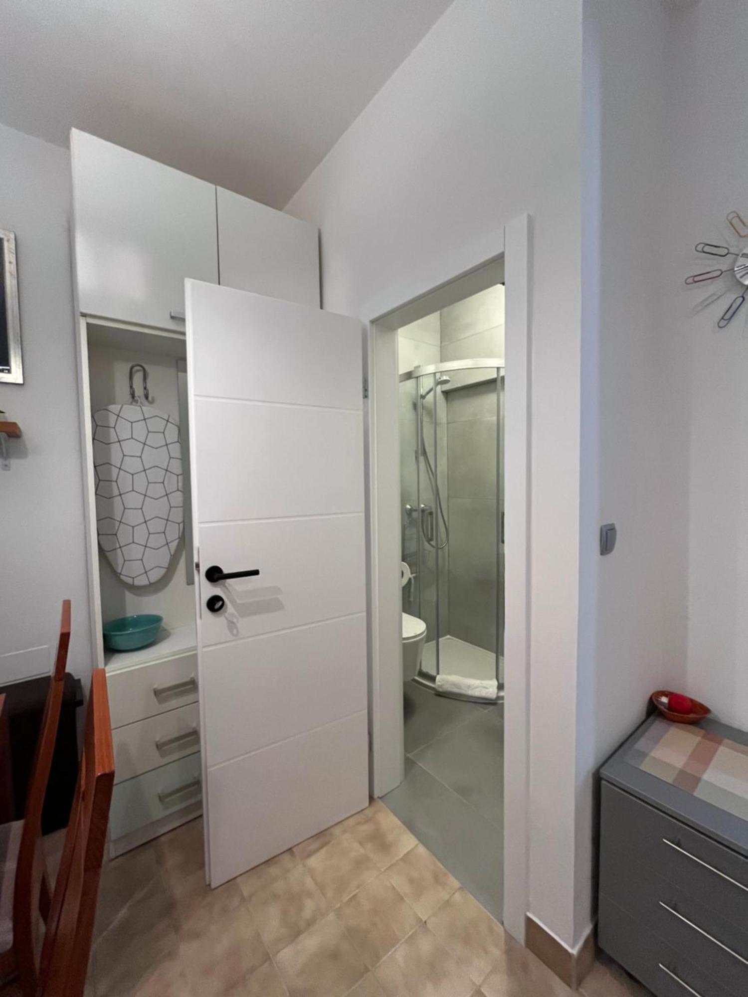 Studio Apartment And Rooms Adria ヴォディツェ エクステリア 写真