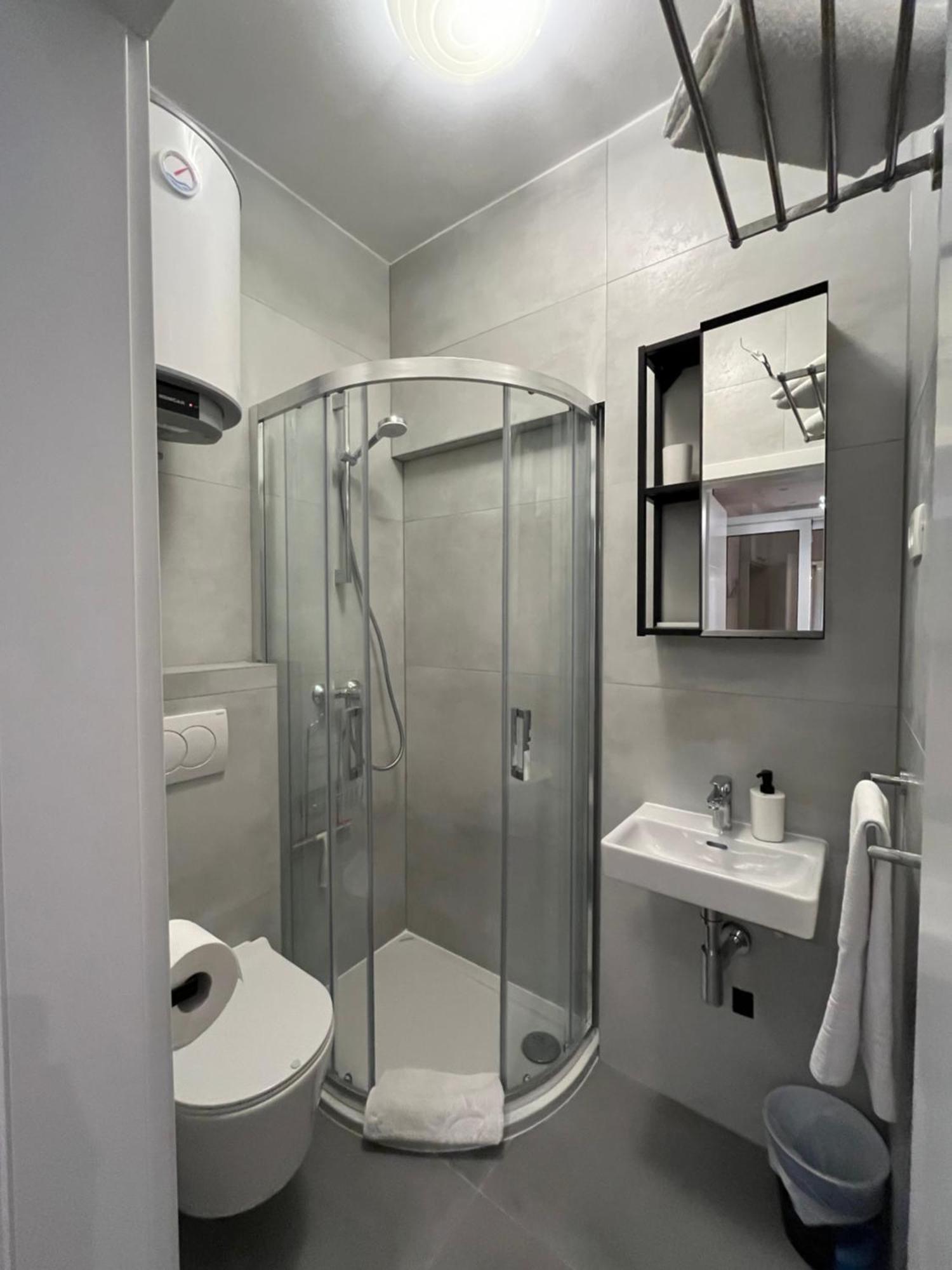 Studio Apartment And Rooms Adria ヴォディツェ エクステリア 写真