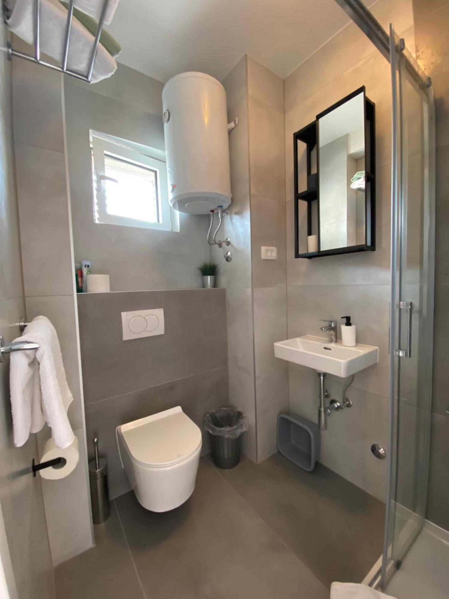 Studio Apartment And Rooms Adria ヴォディツェ エクステリア 写真