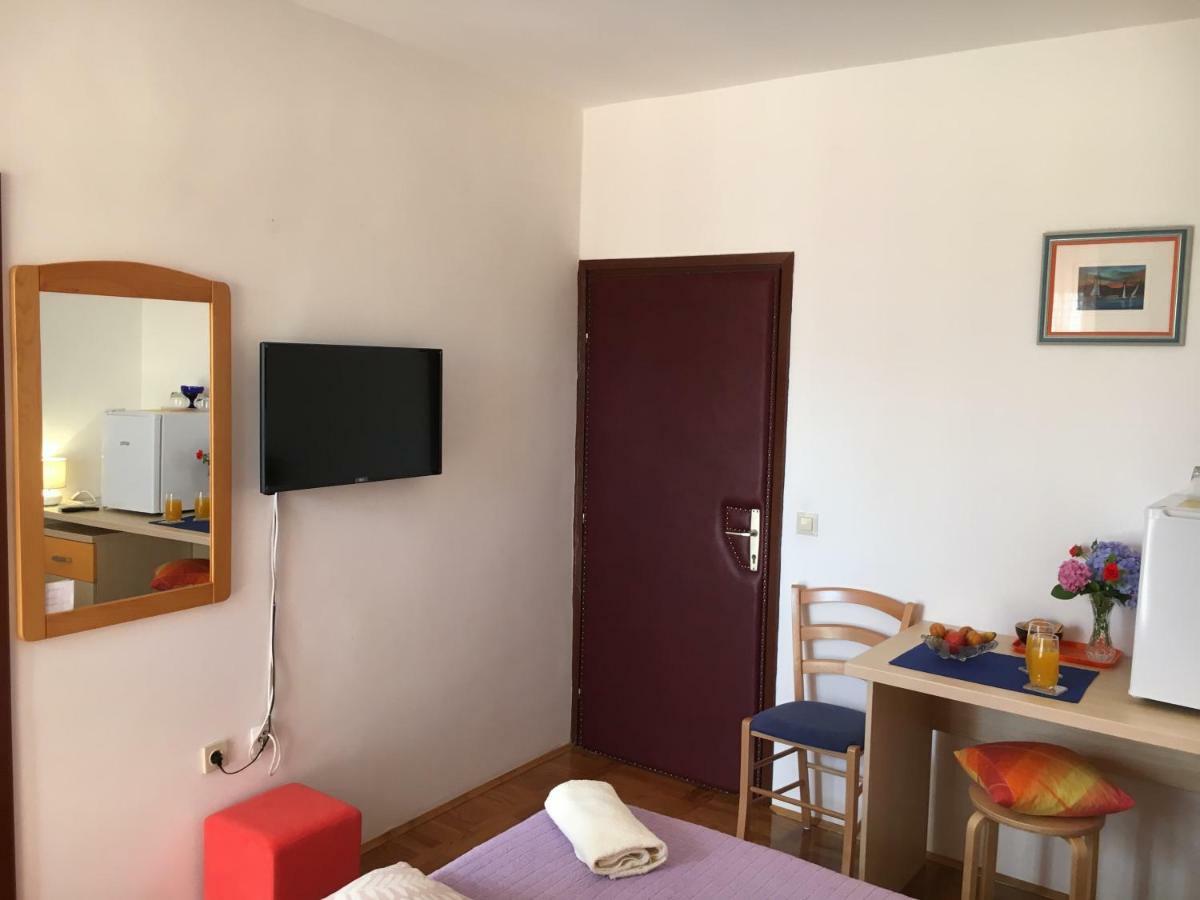 Studio Apartment And Rooms Adria ヴォディツェ エクステリア 写真
