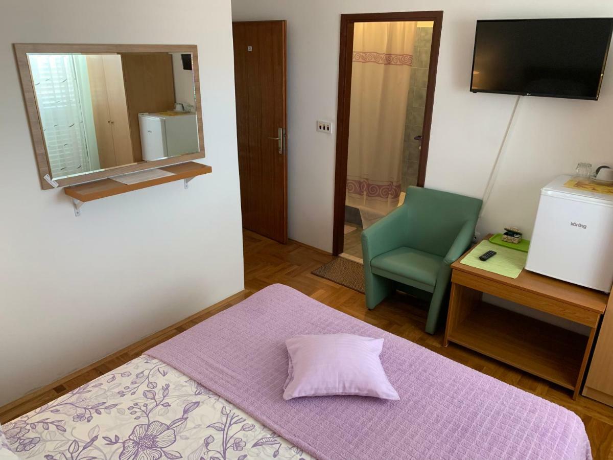 Studio Apartment And Rooms Adria ヴォディツェ エクステリア 写真